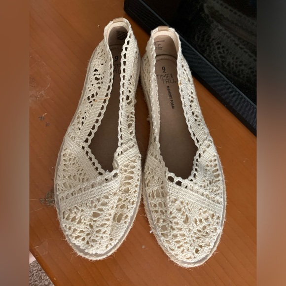 Time and Tru Shoes - Cute crochet style memory foam flats size 9